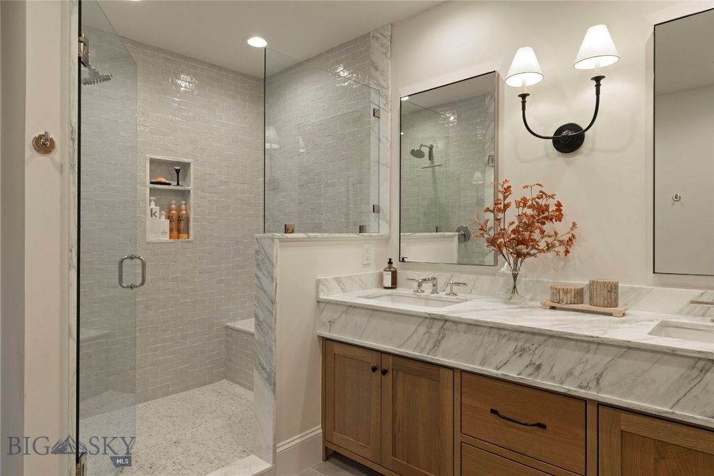 Address unavailable. photo 44