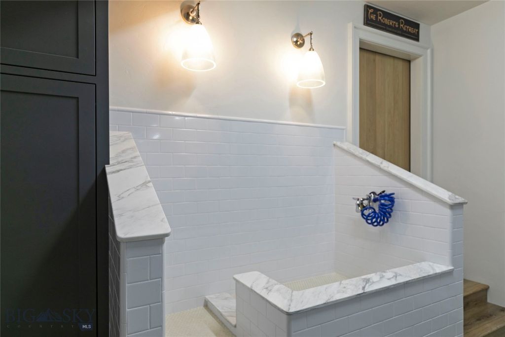 Address unavailable. photo 63