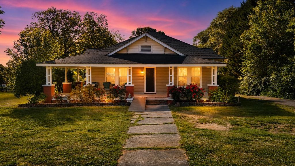 30 Bridges Street, Inman, SC 29349