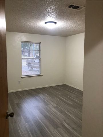 103 N VENICE Drive, Duncanville, TX 75116