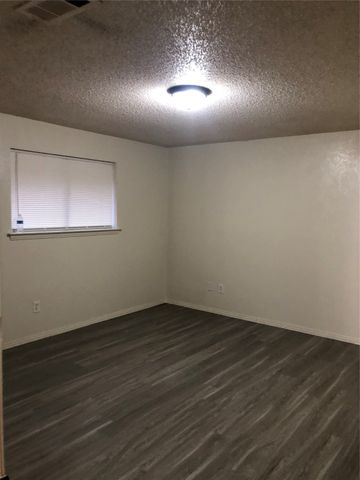 103 N VENICE Drive, Duncanville, TX 75116