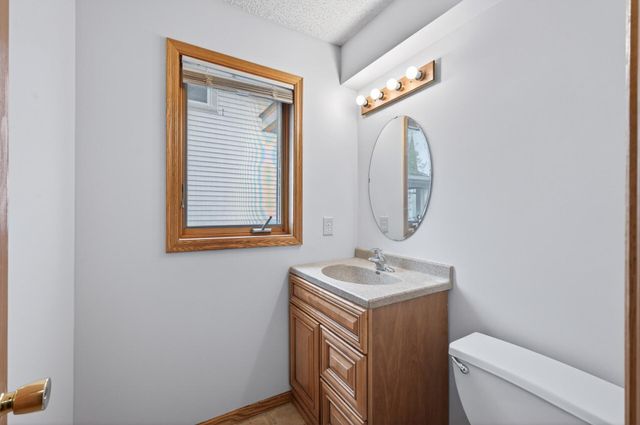 667 Aurora Avenue, Saint Paul, MN 55104