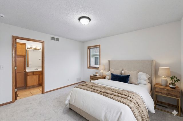 667 Aurora Avenue, Saint Paul, MN 55104