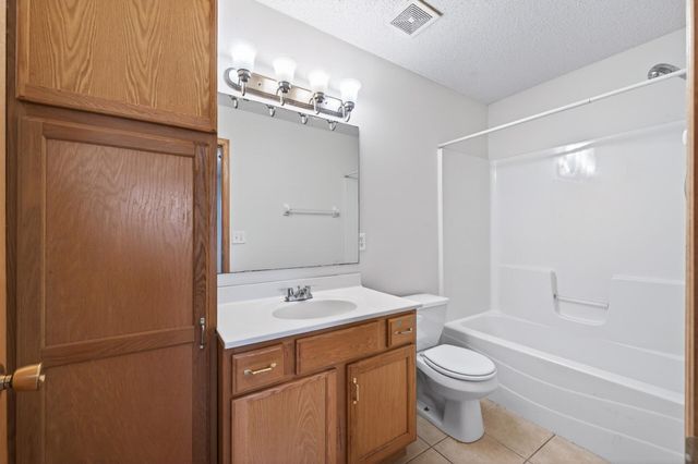 667 Aurora Avenue, Saint Paul, MN 55104