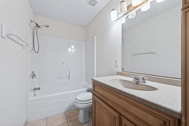 667 Aurora Avenue, Saint Paul, MN 55104