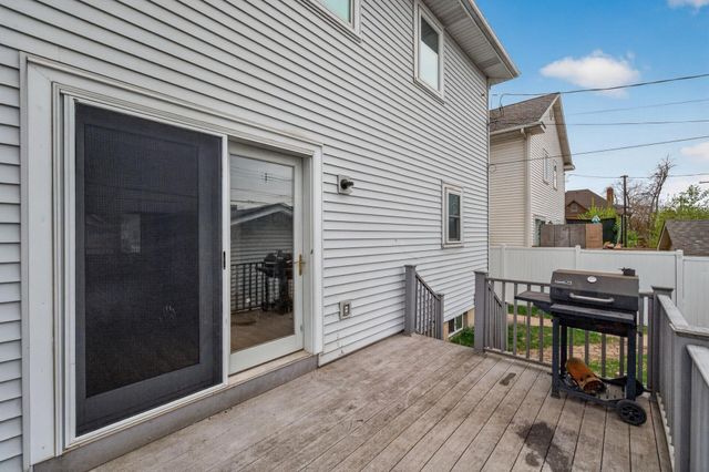 667 Aurora Avenue, Saint Paul, MN 55104