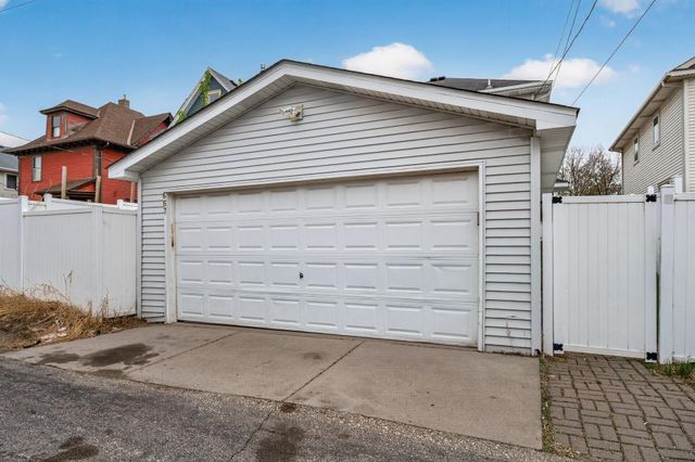 667 Aurora Avenue, Saint Paul, MN 55104