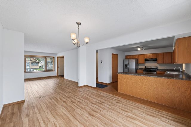 667 Aurora Avenue, Saint Paul, MN 55104