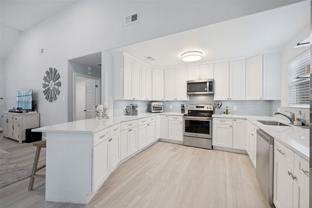 324 Hillcroft Road, Fort Worth, TX 76108