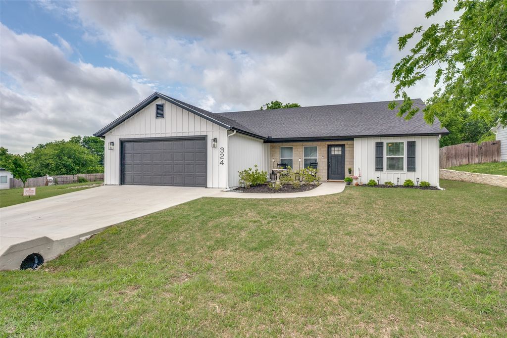 324 Hillcroft Road, Fort Worth, TX 76108