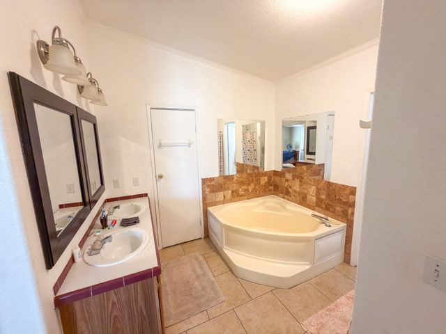 8905 Odin Road SW, Albuquerque, NM 87121