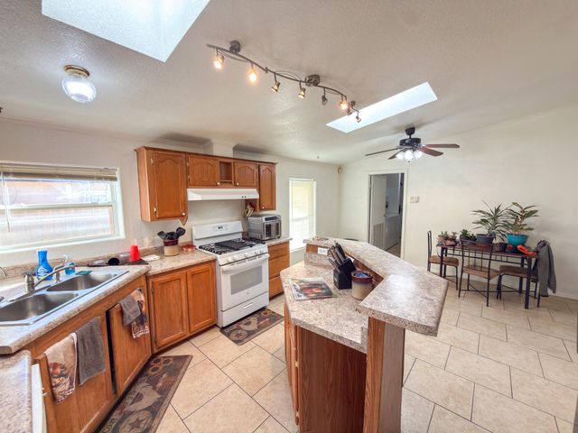 8905 Odin Road SW, Albuquerque, NM 87121