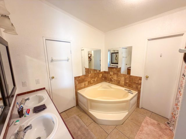 8905 Odin Road SW, Albuquerque, NM 87121