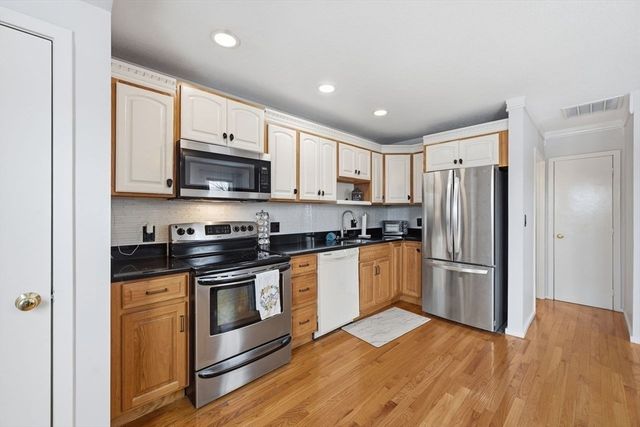 8 Russell Dr 7D, Salem, MA 01970