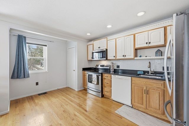 8 Russell Dr 7D, Salem, MA 01970