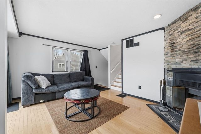 8 Russell Dr 7D, Salem, MA 01970