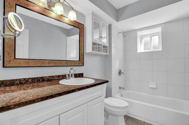 7705 Meadow Park Drive 209, Dallas, TX 75230