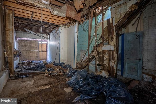 1427 POINT BREEZE AVE, Philadelphia, PA 19146