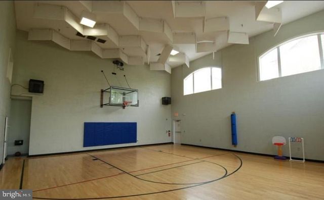 5058 MINDA CT, Alexandria, VA 22304