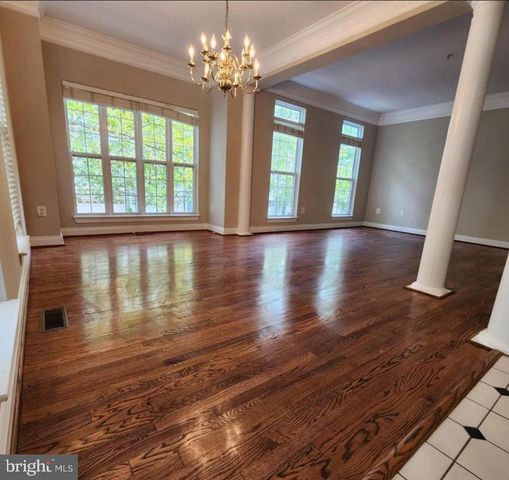 5058 MINDA CT, Alexandria, VA 22304