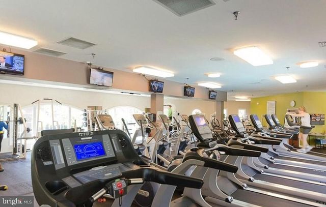 5058 MINDA CT, Alexandria, VA 22304