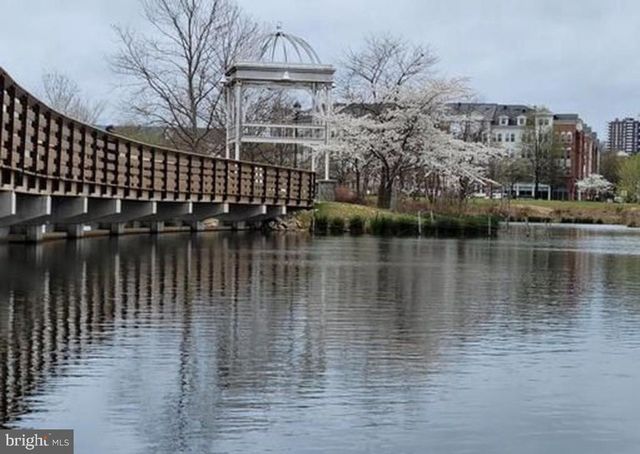 5058 MINDA CT, Alexandria, VA 22304