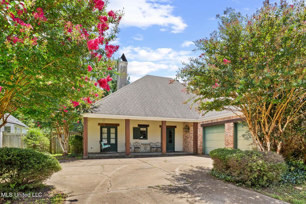 11 Pear Orchard Park, Jackson, MS 39211