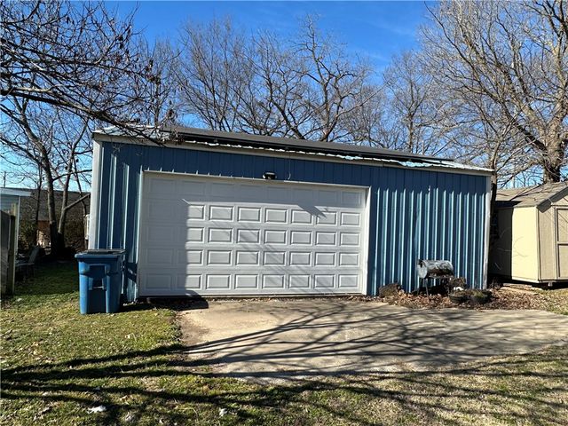 408 NE Main Street, Gravette, AR 72736