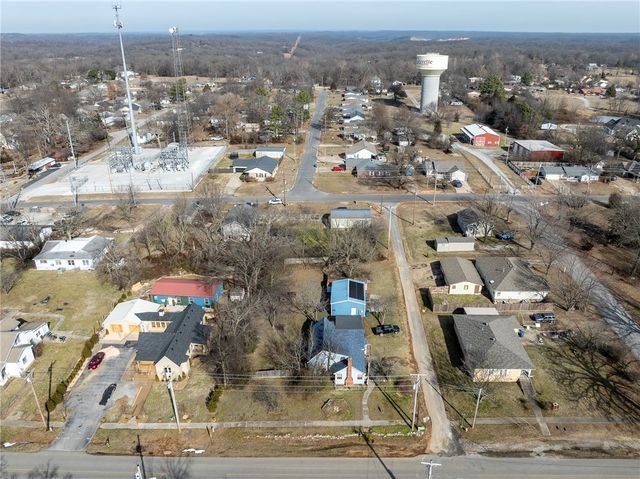 408 NE Main Street, Gravette, AR 72736