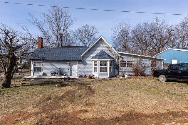 408 NE Main Street, Gravette, AR 72736