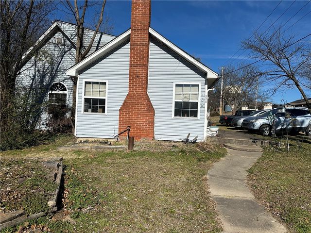 408 NE Main Street, Gravette, AR 72736