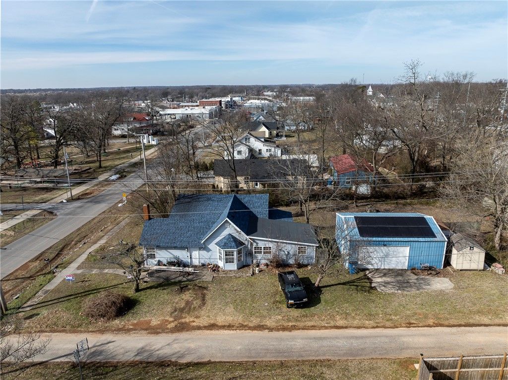 408 NE Main Street, Gravette, AR 72736