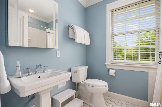 4407 N GRANDVIEW Drive, Peoria Heights, IL 61483