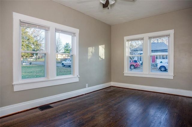 126 E Elm Street, Independence, MO 64050