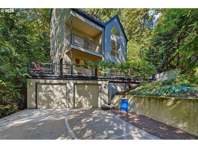 3921 Sw SWEETBRIAR Dr, Portland, OR 97221