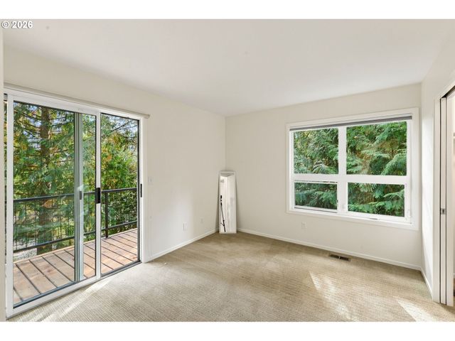 3921 Sw SWEETBRIAR Dr, Portland, OR 97221