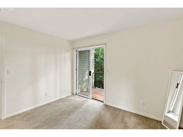 3921 Sw SWEETBRIAR Dr, Portland, OR 97221