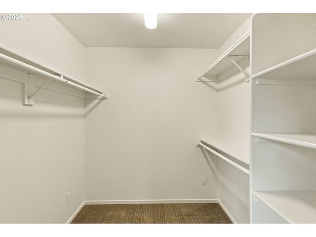 3921 Sw SWEETBRIAR Dr, Portland, OR 97221