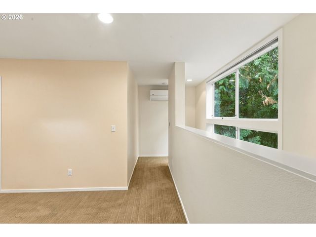 3921 Sw SWEETBRIAR Dr, Portland, OR 97221