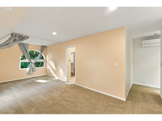 3921 Sw SWEETBRIAR Dr, Portland, OR 97221