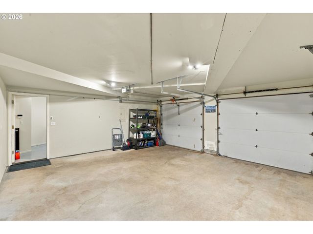 3921 Sw SWEETBRIAR Dr, Portland, OR 97221