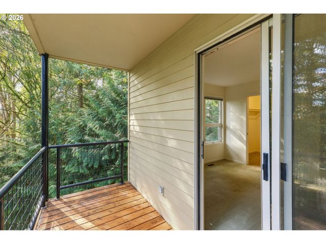 3921 Sw SWEETBRIAR Dr, Portland, OR 97221