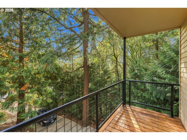 3921 Sw SWEETBRIAR Dr, Portland, OR 97221