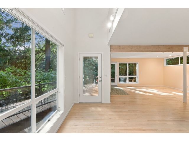 3921 Sw SWEETBRIAR Dr, Portland, OR 97221