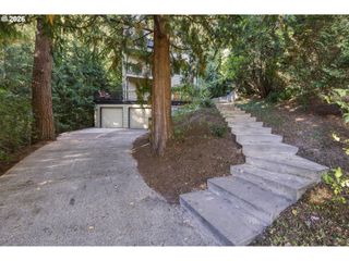 3921 Sw SWEETBRIAR Dr, Portland, OR 97221