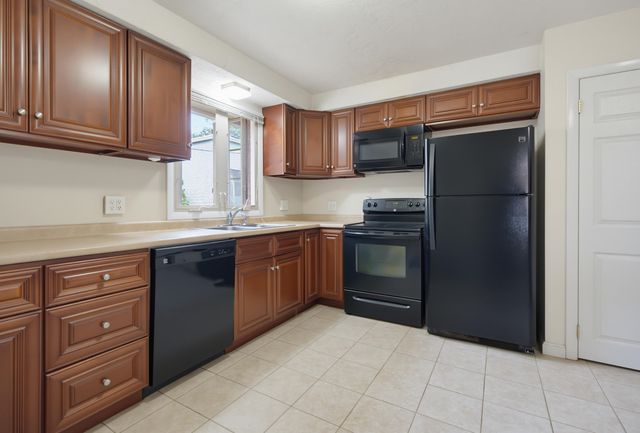 46 Myrtle Street, Manchester, NH 03104