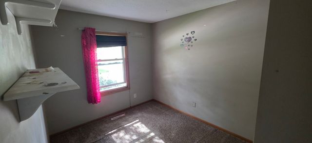 1325 102nd Avenue, Rock Island, IL 61201