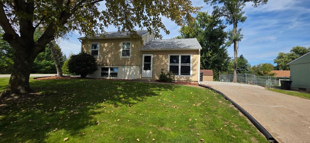 1325 102nd Avenue, Rock Island, IL 61201