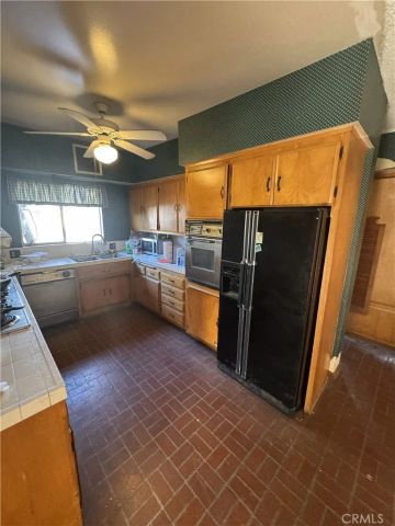 17545 Community Street, Northridge, CA 91325