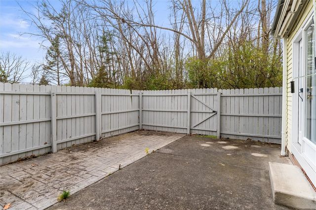 355 Upper Valley Rd, Gates, NY 14624